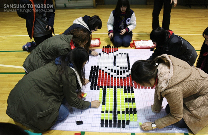 도미노를 만드는 사람들