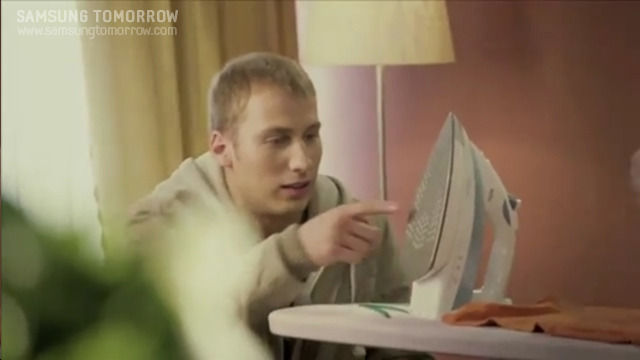 다미리에 손을 대는 남자