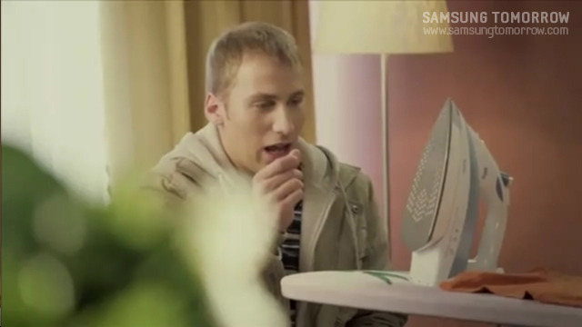 다미리에 손을 대는 남자