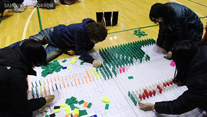 도미노를 만드는 사람들