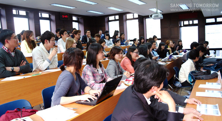 강의 중인 학생들
