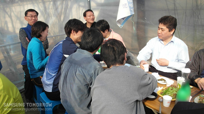 막걸리 마시는 LCD연구원들