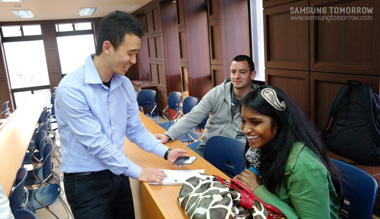 (좌) Koen Leonardus Maria (우) Diana