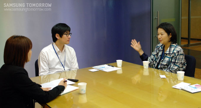 인터뷰중인 권순식 선임, 곽신숙 선임