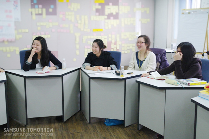 회의중인 학생들