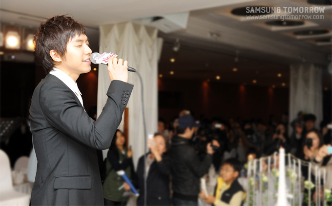 축가를 부르는 이승기