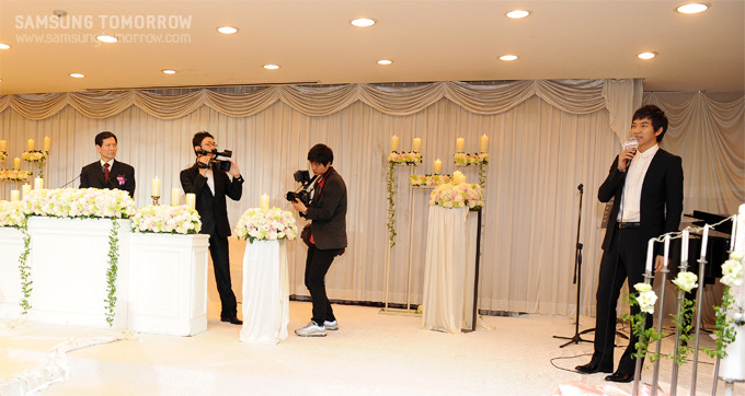 축가를 부르는 이승기