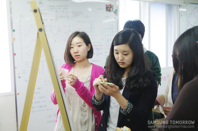 회의 중인 장예린