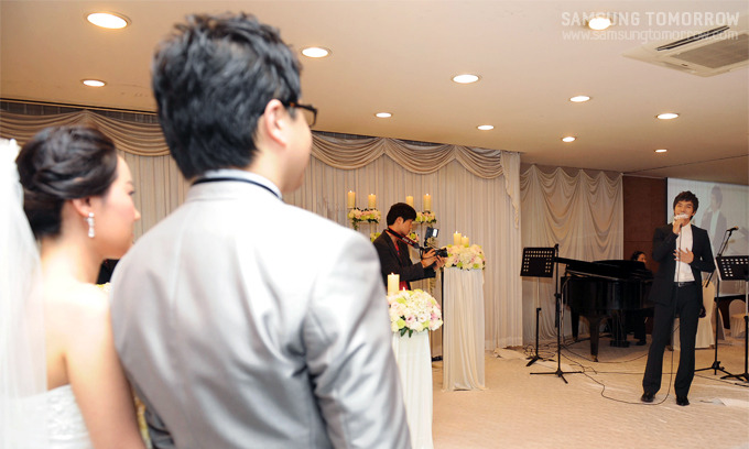 축가를 부르는 이승기