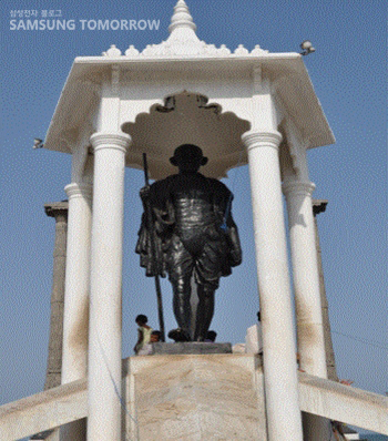 '모한다스 카람찬드 간디' 동상