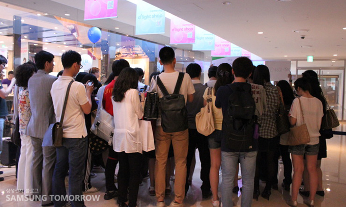 ox퀴즈 행사에 참여한 사람들