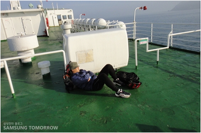 옥상에 누운 승객