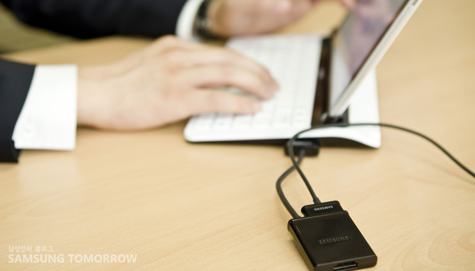 갤럭시탭10.1의 전용 HDTV 어댑터는 