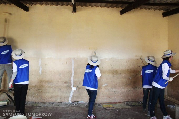 CDC 내부 페인트칠 모습