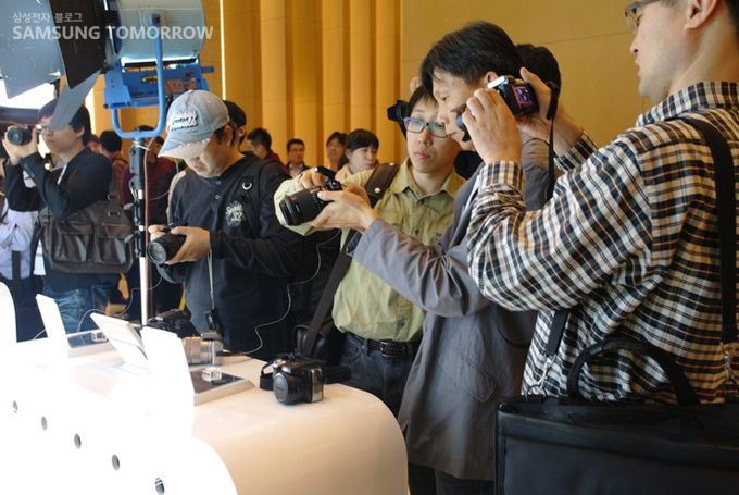  NX200을 직접 사용해 보는 사람들