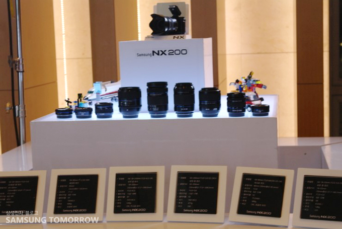 행사장 한켠에 전시된 NX200