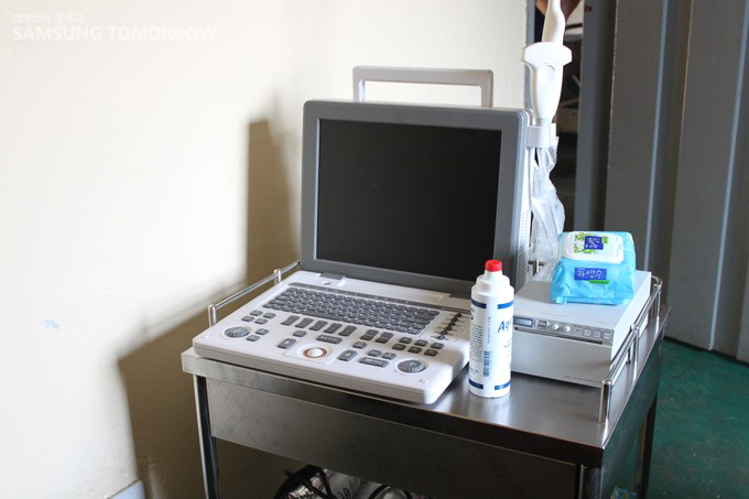 한국에서 가져온 초음파기계