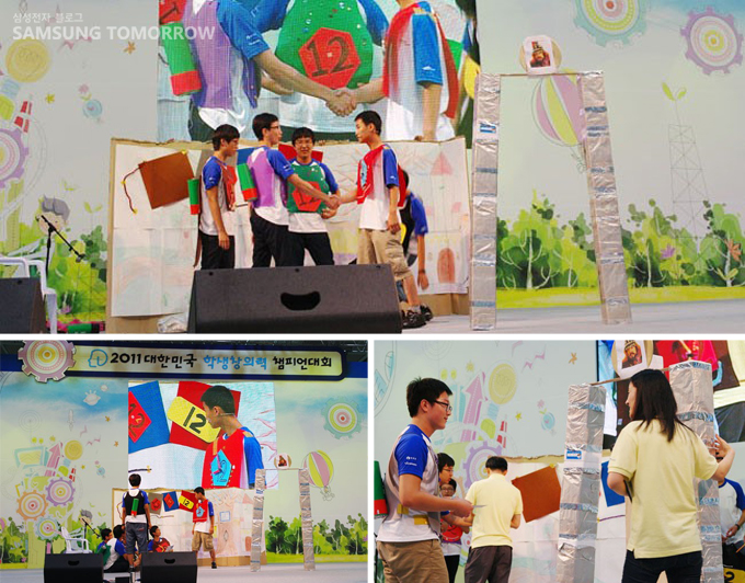 서로 악수하는 참가자들