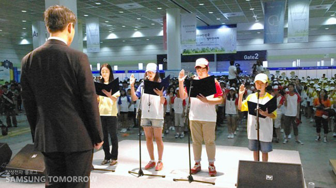 선서하는 어린이들