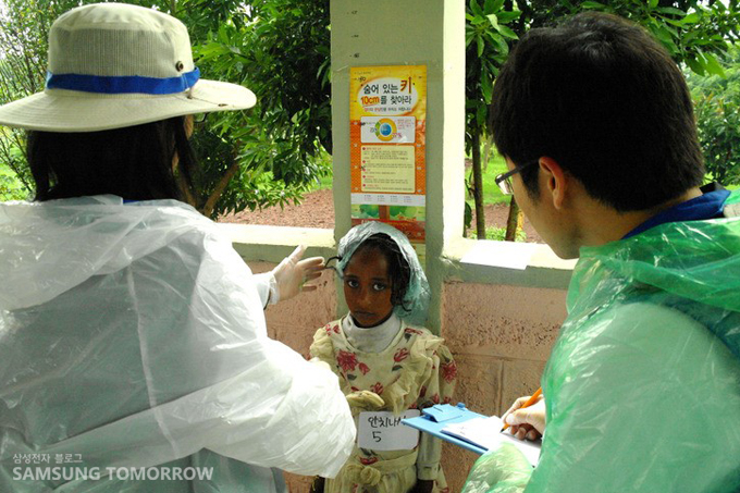 증상을 말하는 아이