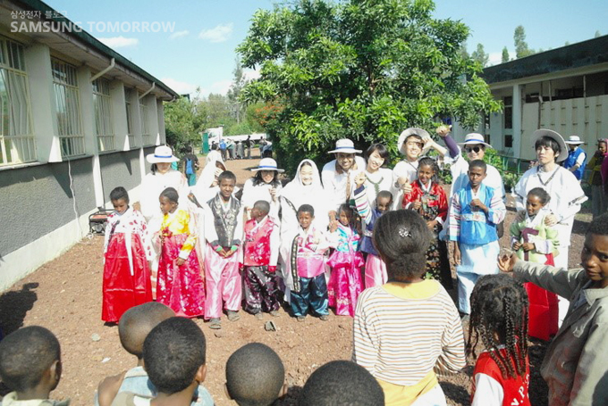 한복을 입은 에티오피아 아이들