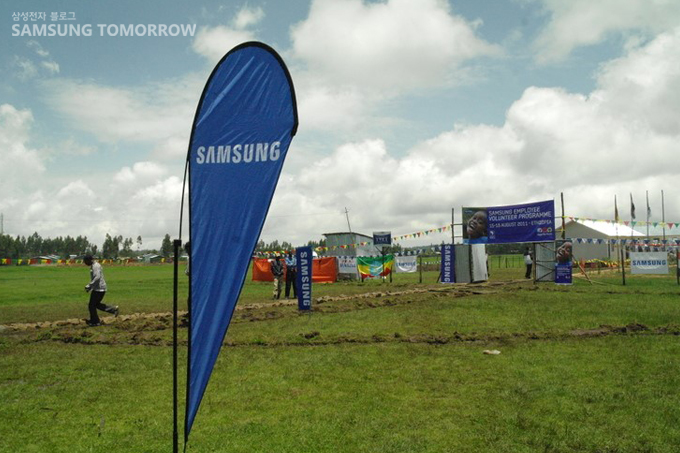 큐유 와레다에 꽂혀있는 삼성깃발