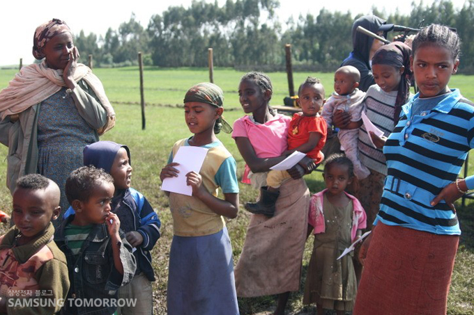 줄 서 있는 에티오피아 사람들