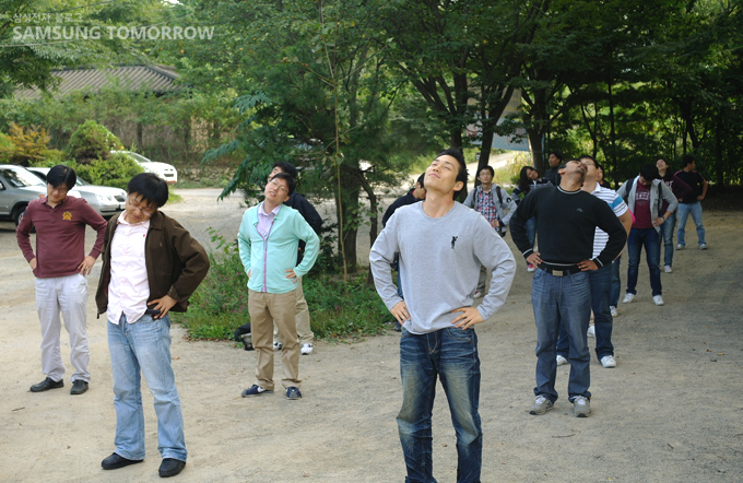 국민체조하는 직원들