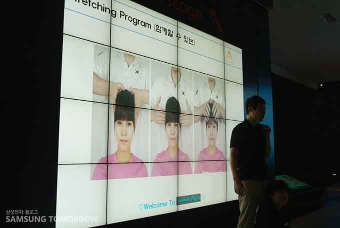 스트레칭 강의하는 엄성흠 부원장