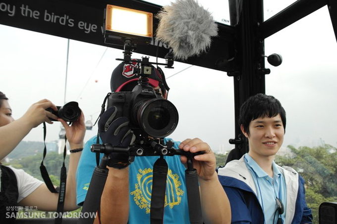 원정대를 찍는 스태프들