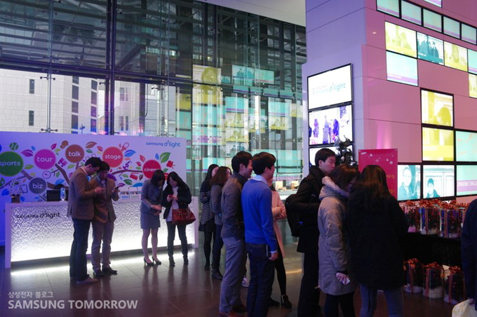 행사장에 모인 사람들