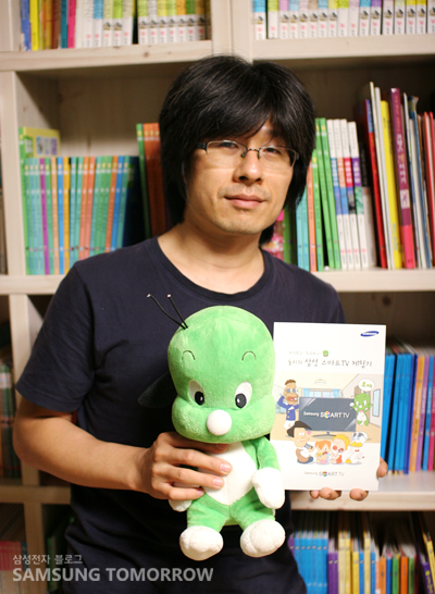  필자인 한희창 PD와 둘리 스마트 TV 단행본
