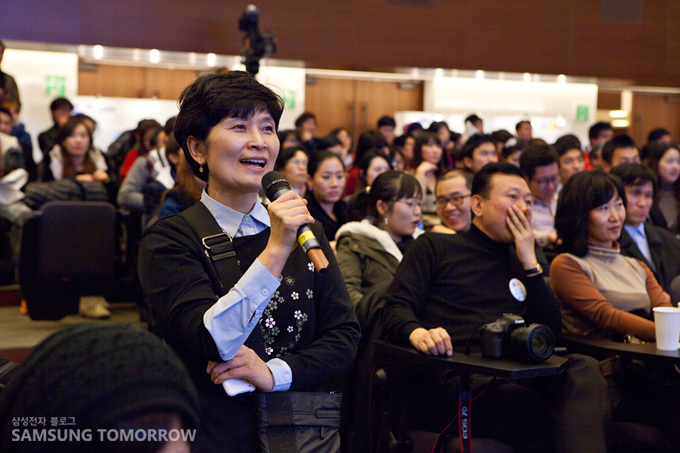 김갑수에게 질문하는 참석자