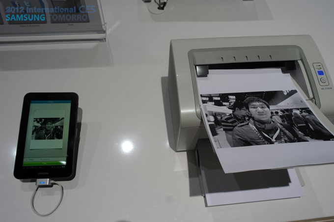 프린트되는 스토리텔러의 사진