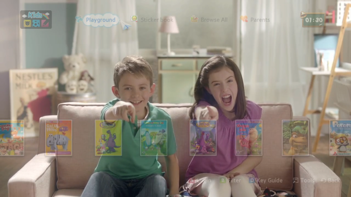 앱으로 만화를 즐기는 아이들