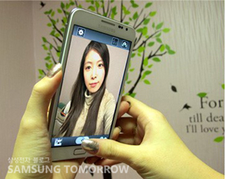 셀카 찍고있는 여자