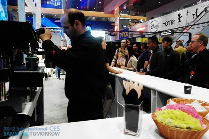  LVCC 컨벤션센터 커피를 내리는 사람