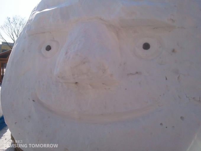 웃고있는 눈사람 얼굴