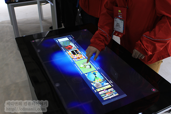 테이블 형태의 컴퓨터