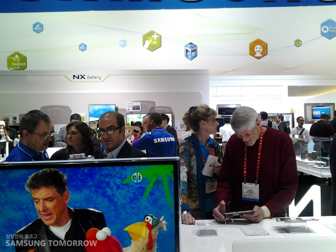 갤럭시탭 7.7 LTE로 찍은 동영상 샘플과 삼성부스를 찾은 많은 사람들