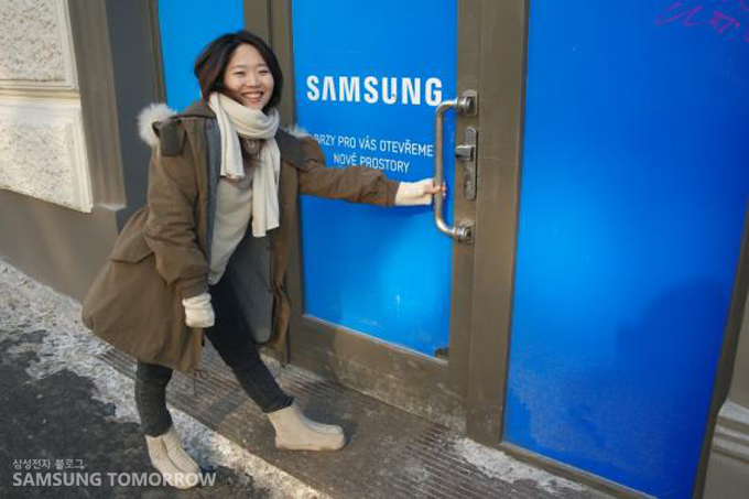 삼성건물 손잡이를 잡은 스토리텔러