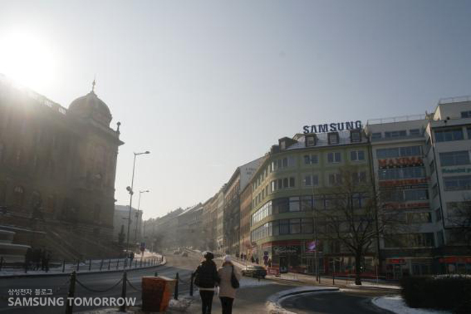 건물위의 삼성 옥외광고