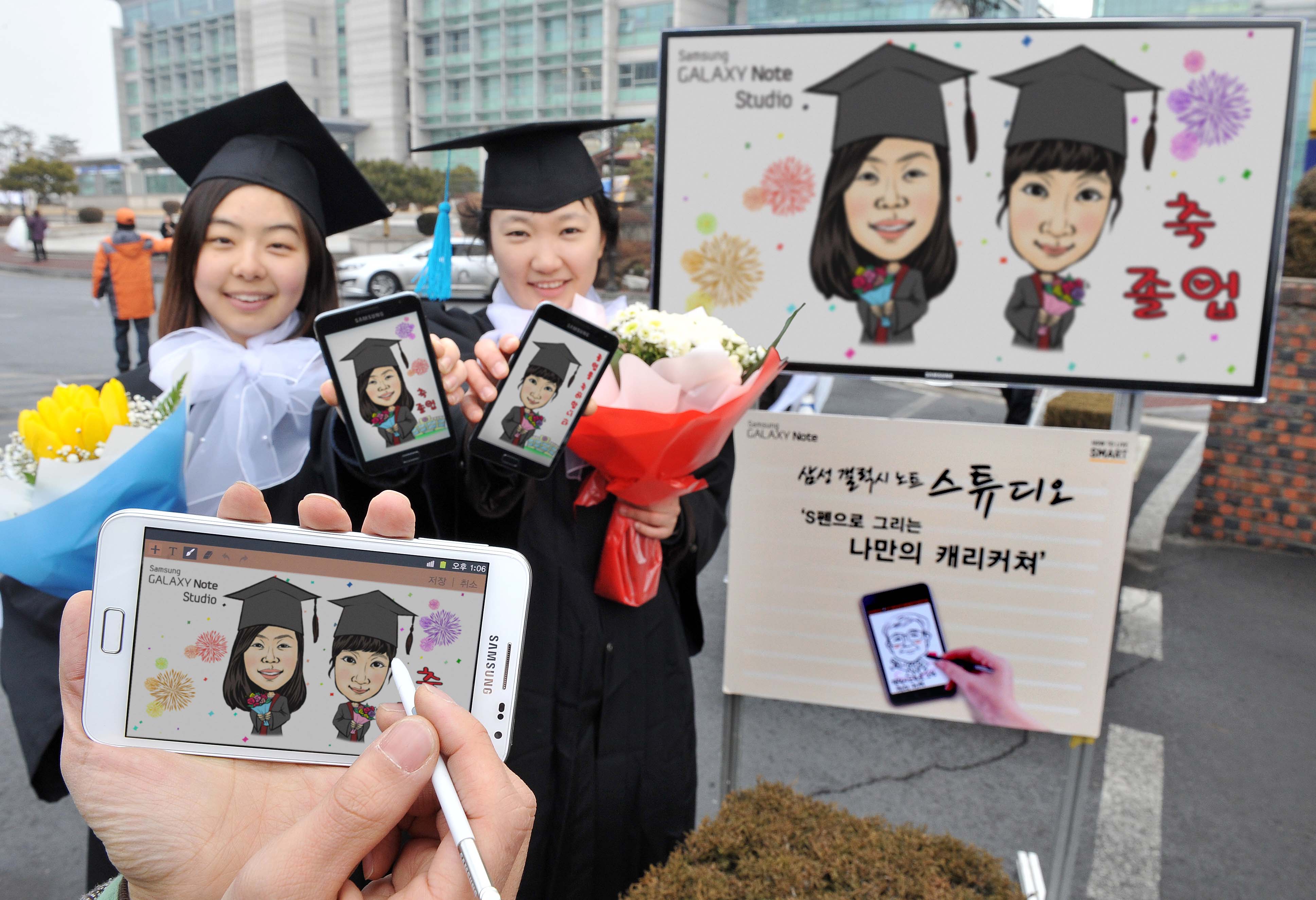 캐리커처이벤트에 참가한 학생들