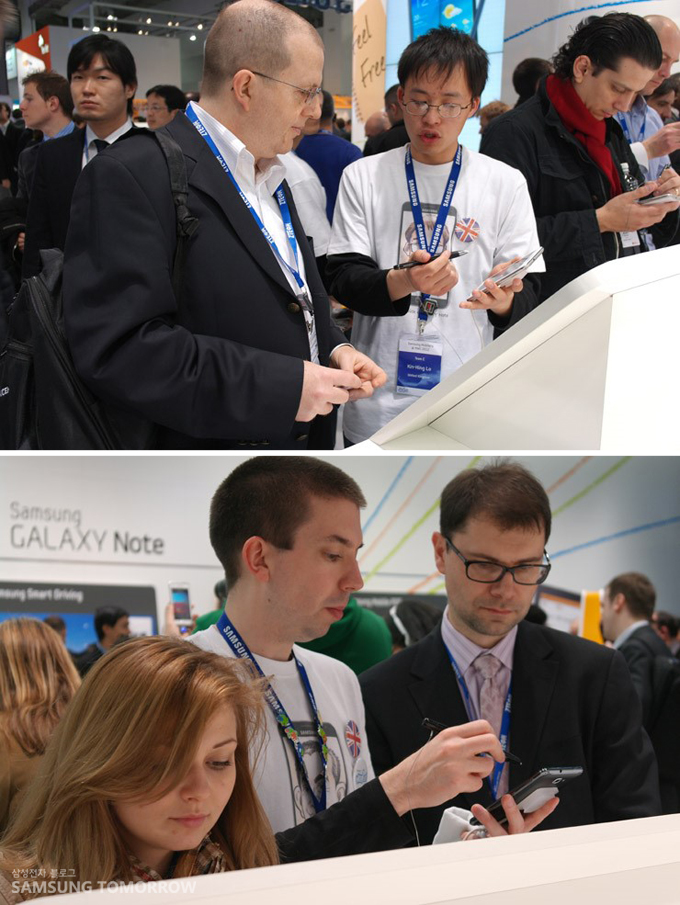 삼성제품을 설명하는 모바일러스들