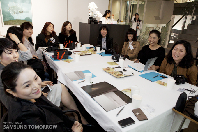 앉아 있는 스페셜 리스트들