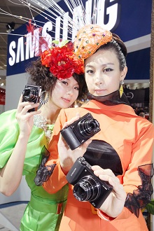 'WB850F'를 들고 있는 모델들