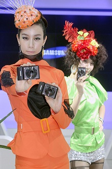 'WB850F'를 들고 있는 모델들