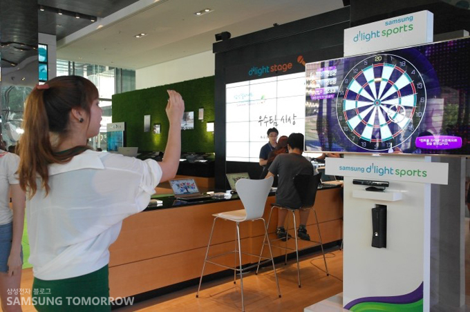 삼성 딜라이트에서 놀고 있는 스토리텔러