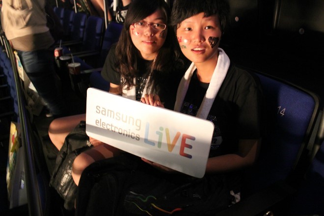 공연이 끝나고도 한동안 자리를 지키던 루팡밍(卢芳明, 18), 황이루(黄意茹, 21) 씨