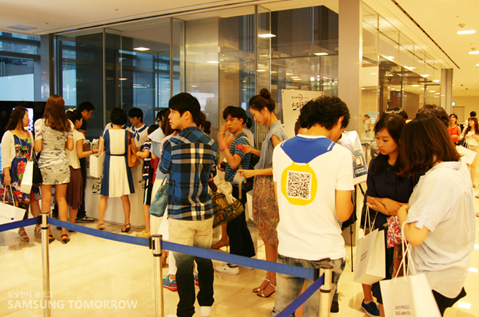 nx사진관에 줄서있는 사람들